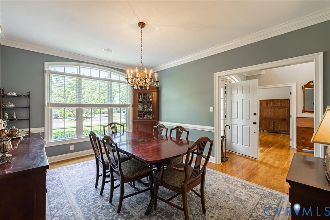 14469 Riverside Drive Ashland, VA 23005 - Photo 10 of 59 Large window, crown molding