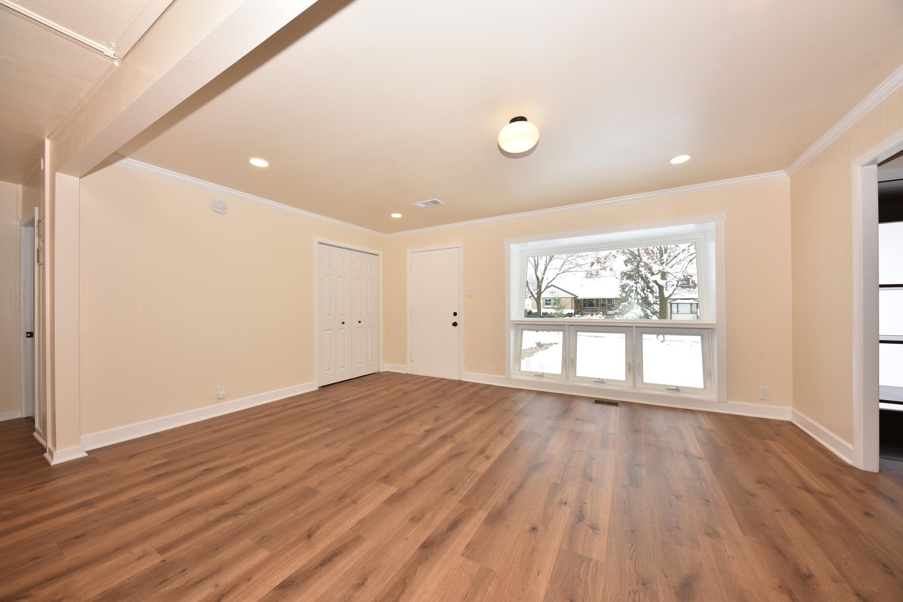 8105 West Townsend Street Milwaukee, WI 53222 - Photo 2 of 38 EUP_1594