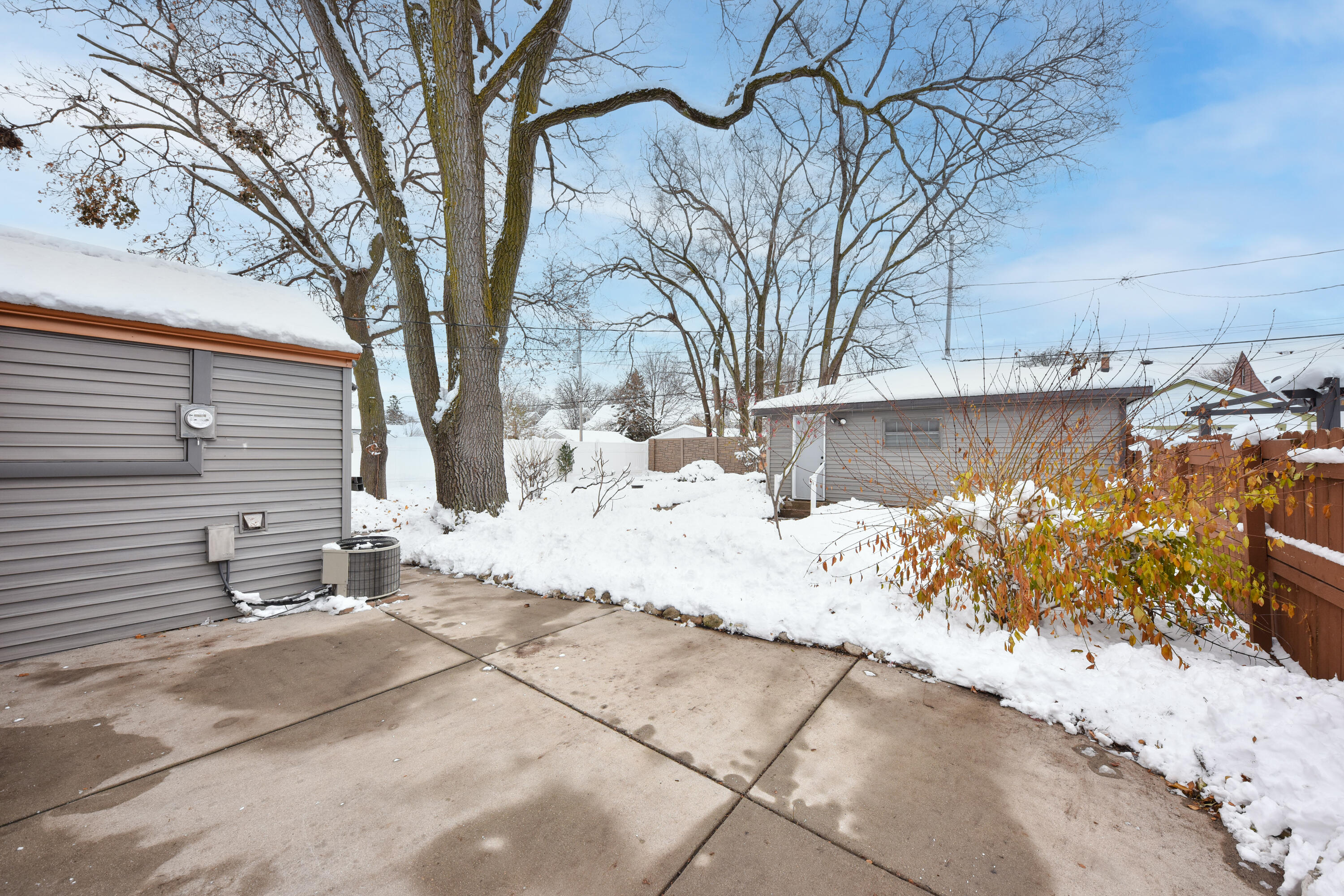 8105 West Townsend Street Milwaukee, WI 53222 - Photo 31 of 38 5