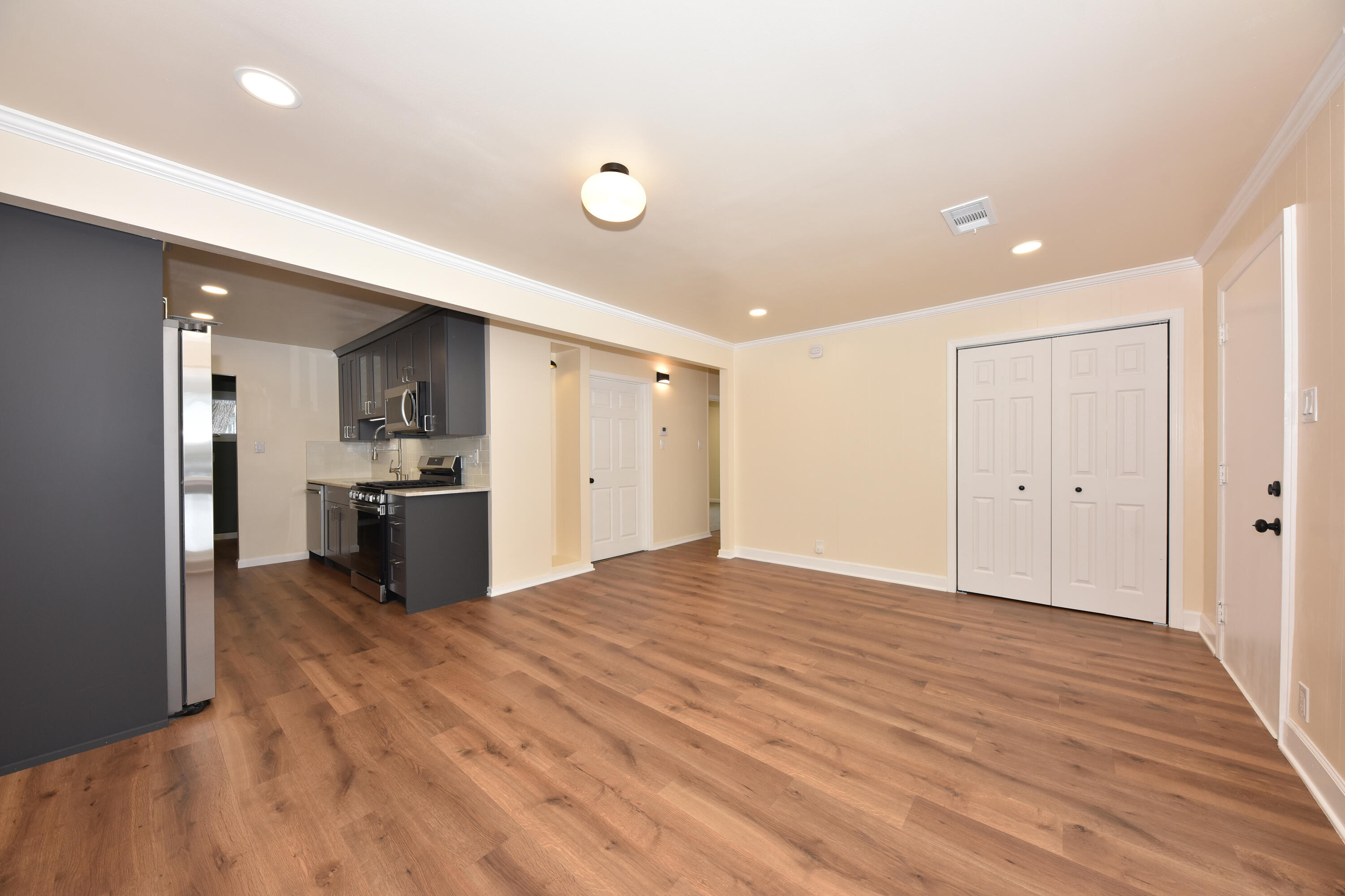 8105 West Townsend Street Milwaukee, WI 53222 - Photo 6 of 38 EUP_1598