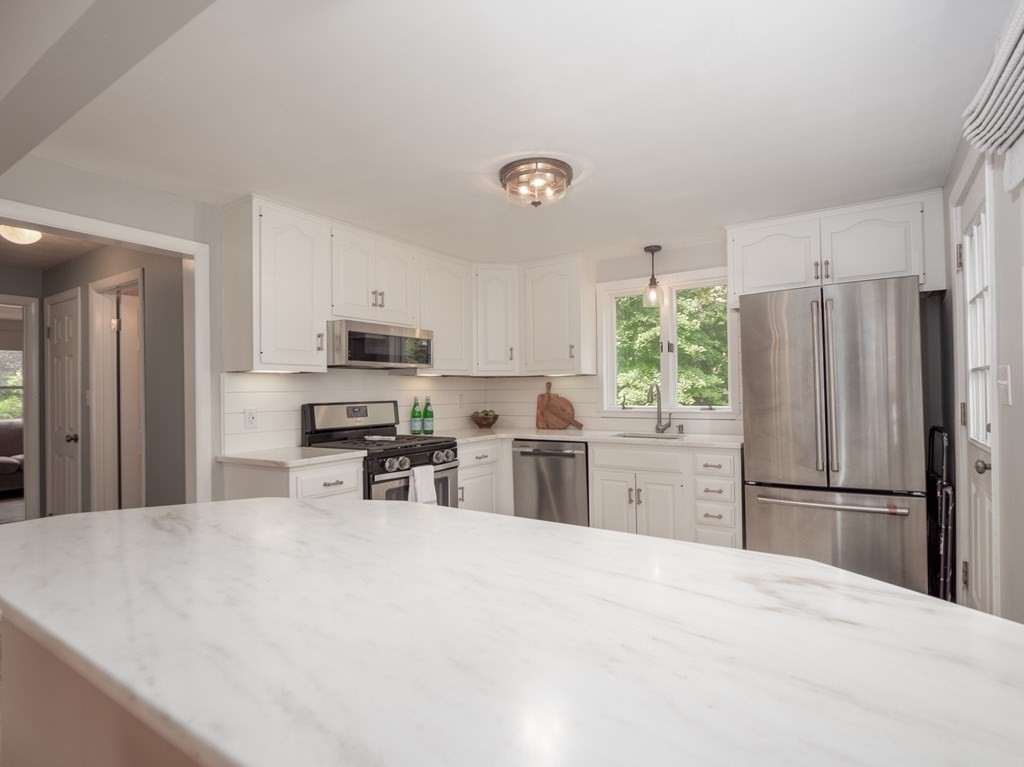 65 Locke Road Chelmsford, MA 01824 - Photo 7 of 42