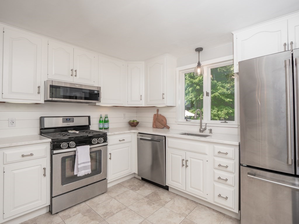 65 Locke Road Chelmsford, MA 01824 - Photo 8 of 42