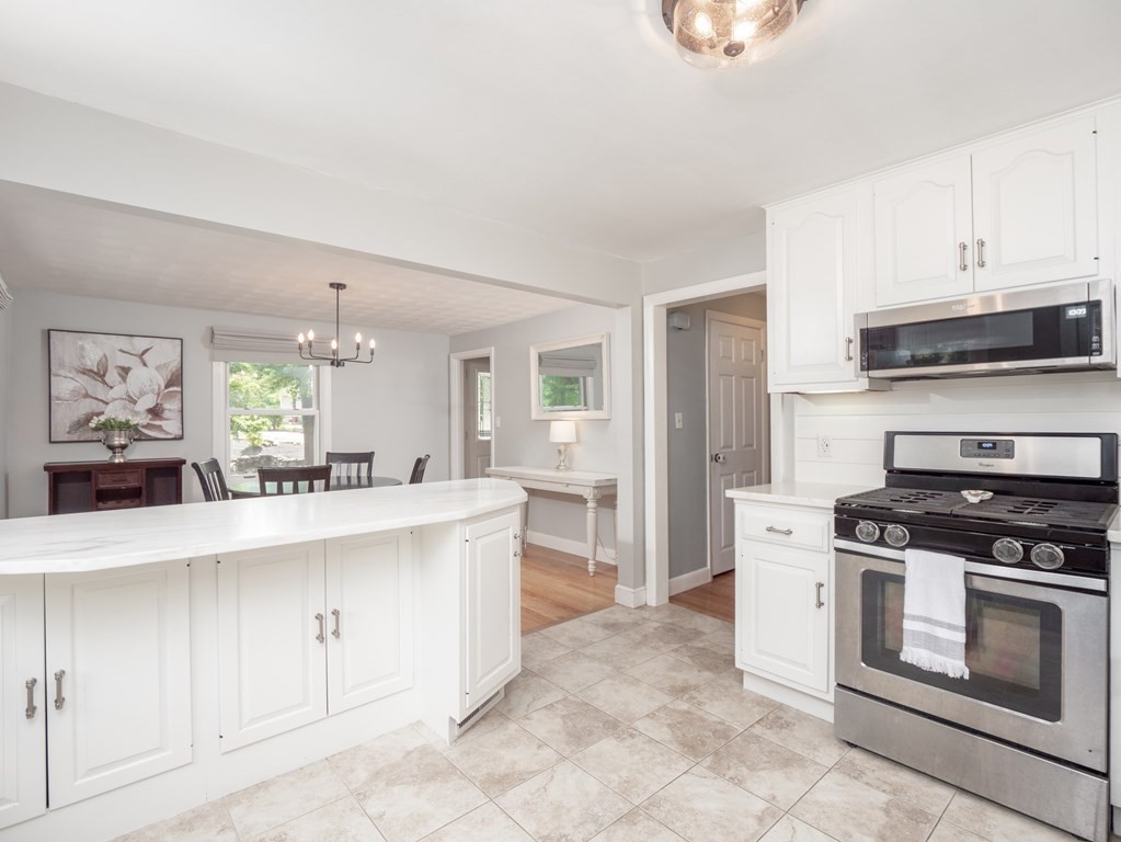 65 Locke Road Chelmsford, MA 01824 - Photo 9 of 42