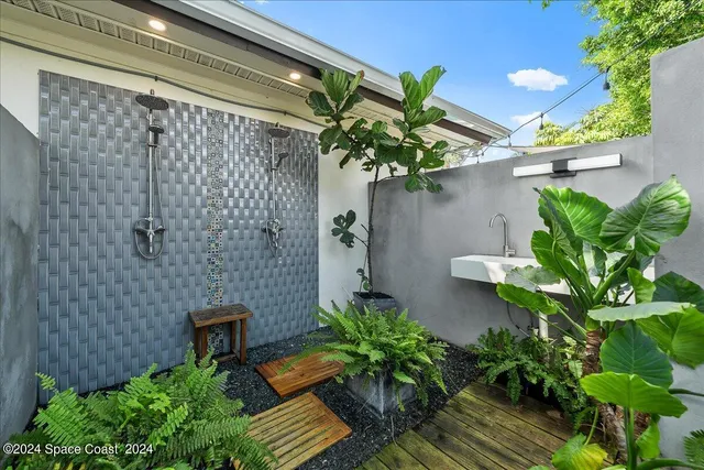 $949,999 | 404 Wayne Avenue, Indialantic, FL 32903