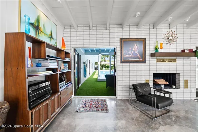 a view of an entryway with seating area