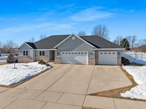 $529,900 | 401 Lantern Lane, De Pere, WI 54115