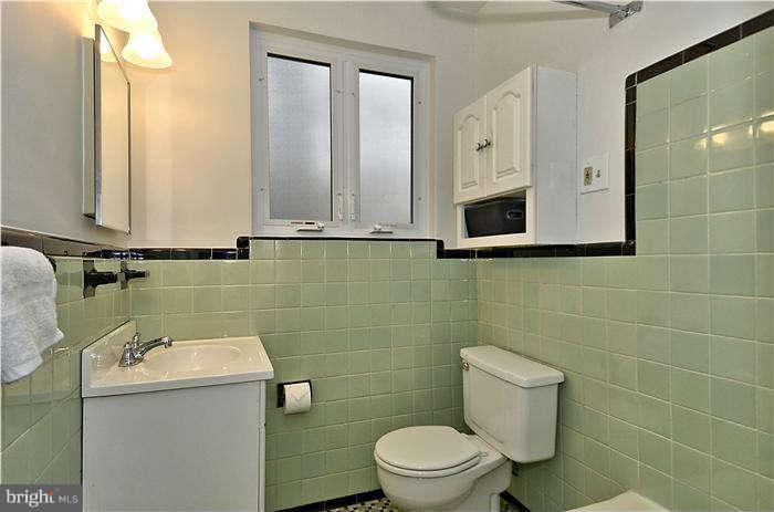10014 Portland Road Silver Spring, MD 20901 - Photo 13 of 29 Bath