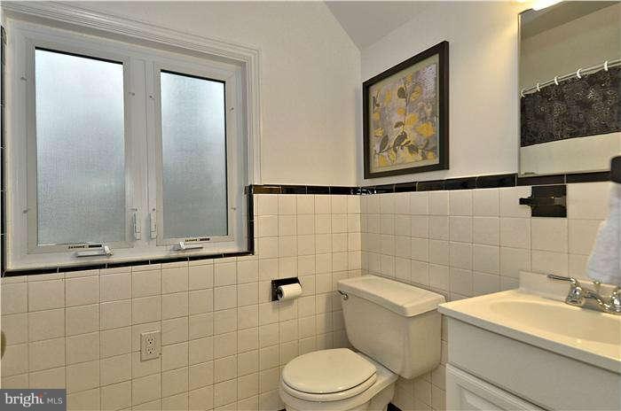 10014 Portland Road Silver Spring, MD 20901 - Photo 19 of 29 Bath