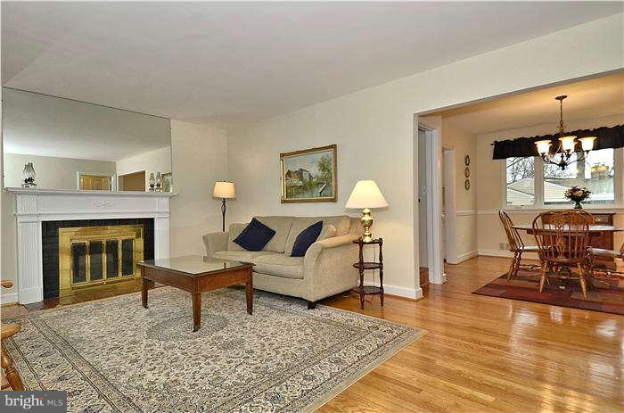 10014 Portland Road Silver Spring, MD 20901 - Photo 3 of 29 Living Room