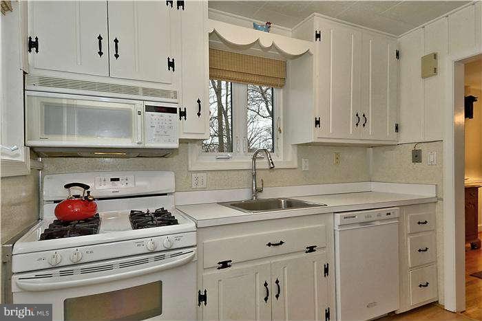 10014 Portland Road Silver Spring, MD 20901 - Photo 5 of 29 Kitchen