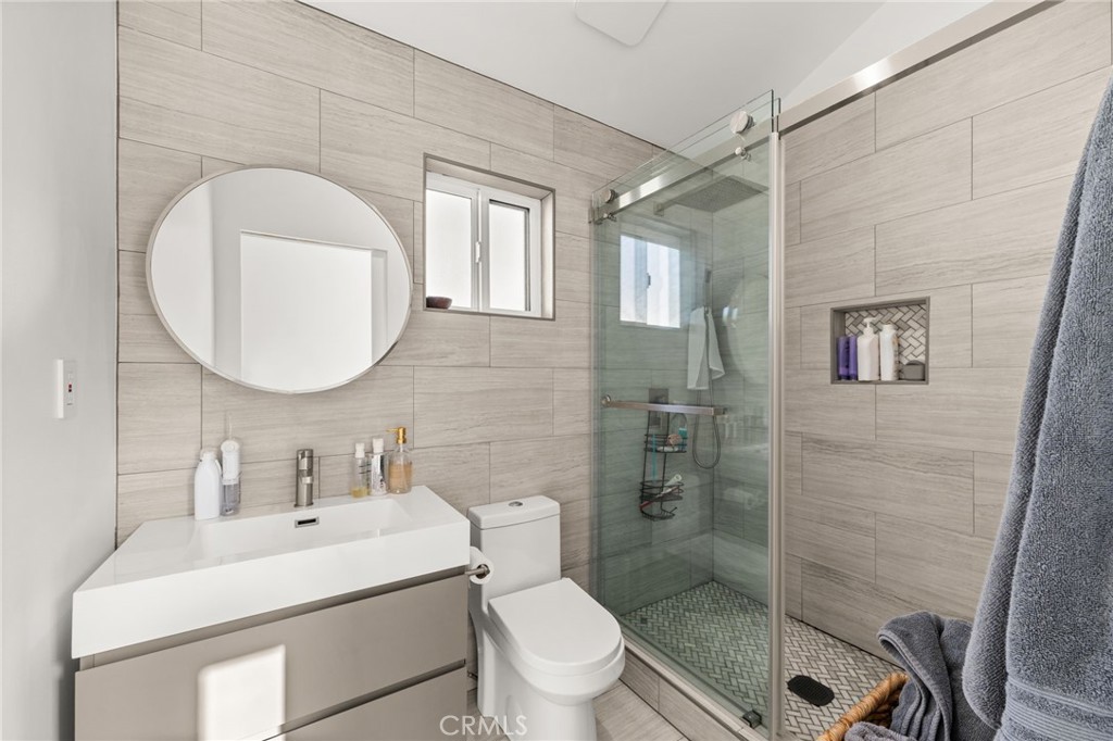 8601 Links Road Buena Park, CA 90621 - Photo 49 of 75 Full Sized Shower in ADU