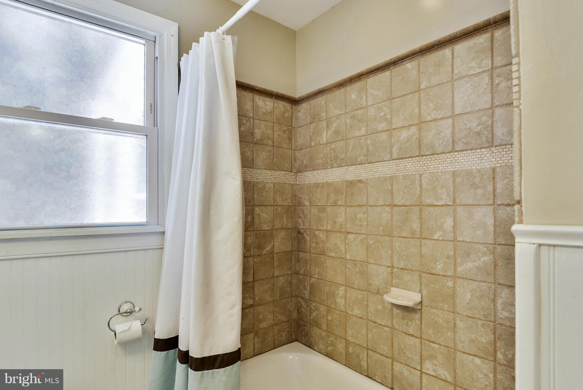2710 Lindell Street Silver Spring, MD 20902 - Photo 15 of 30 Bath