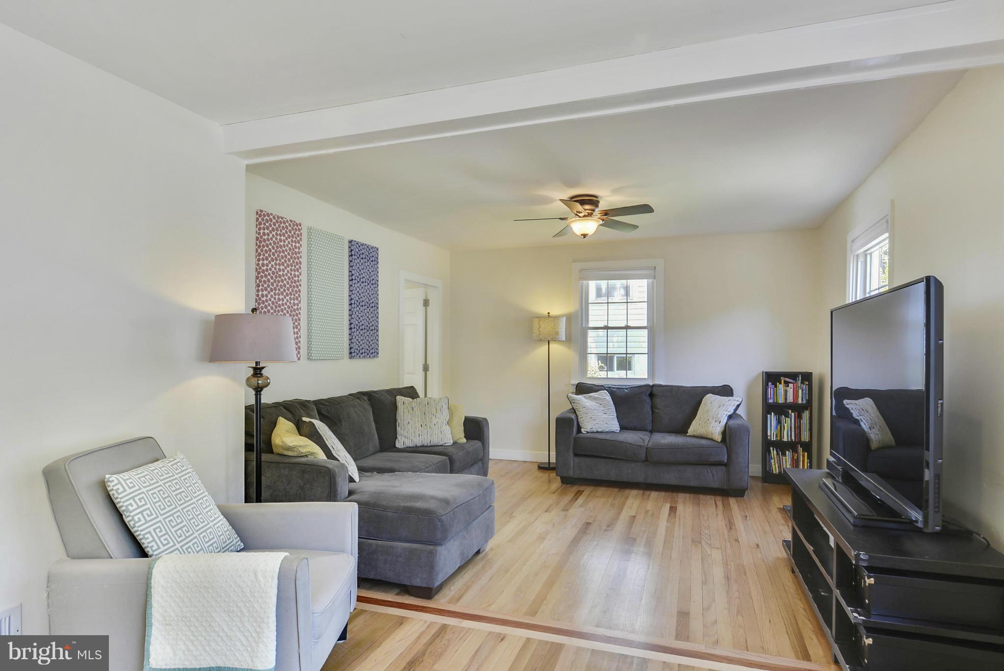 2710 Lindell Street Silver Spring, MD 20902 - Photo 5 of 30 Living Room