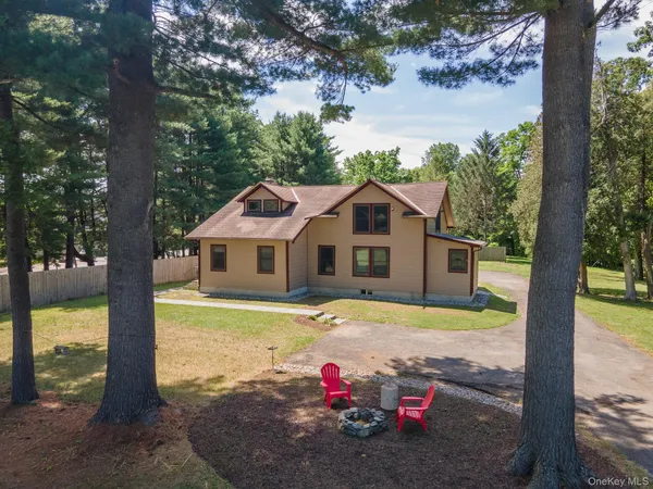 $625,000 | 11 Kessler Drive, Hyde Park, NY 12538