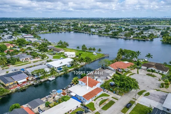 $999,000 | 10981 Southwest 44th Street, Miami, FL 33165