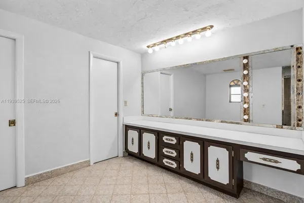 $999,000 | 10981 Southwest 44th Street, Miami, FL 33165