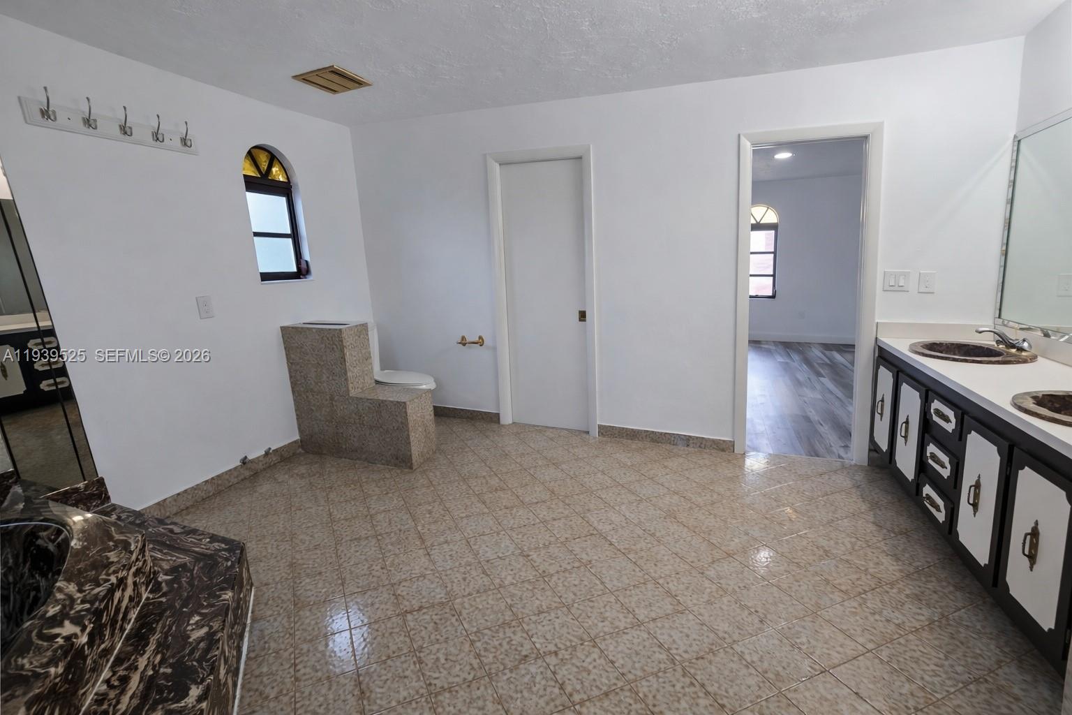 10981 Southwest 44th Street Miami, FL 33165 - Photo 23 of 27