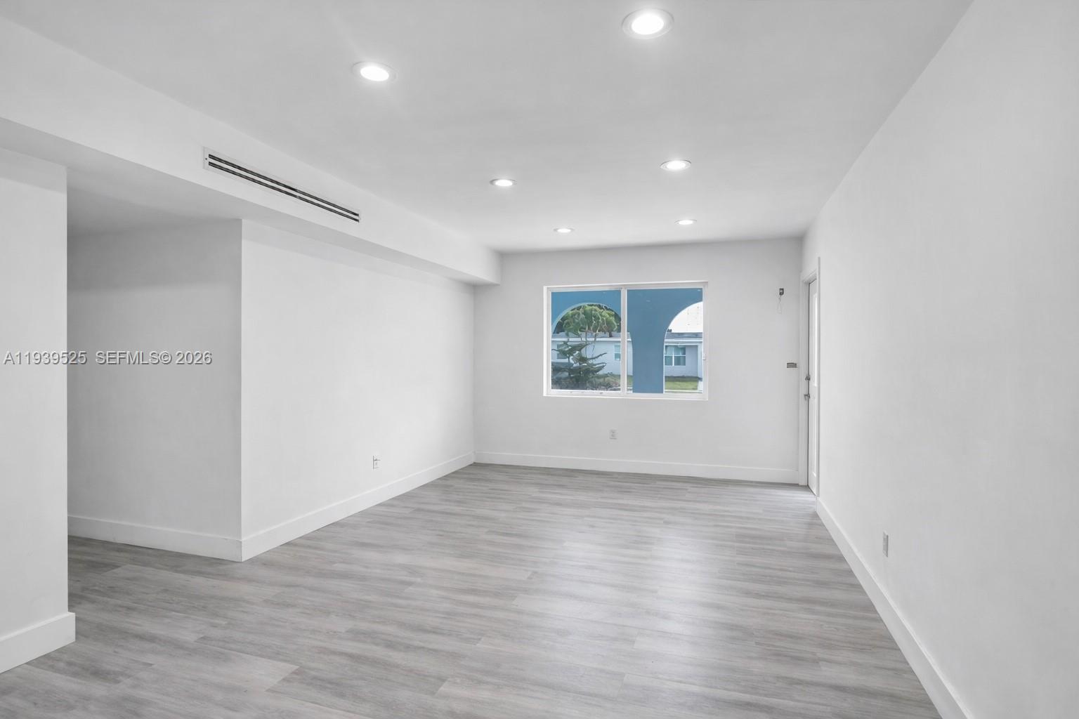 10981 Southwest 44th Street Miami, FL 33165 - Photo 9 of 27