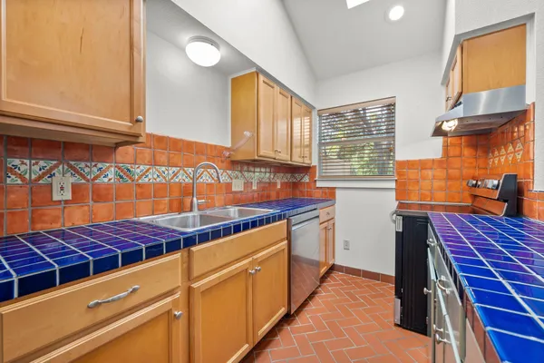 $1,800 | 1601 West Lane, Unit A, Austin, TX 78732