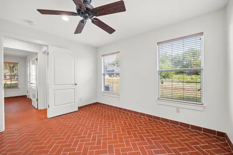 $1,800 | 1601 West Lane, Unit A, Austin, TX 78732