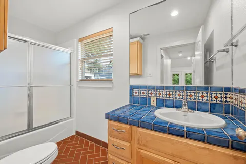 $1,800 | 1601 West Lane, Unit A, Austin, TX 78732