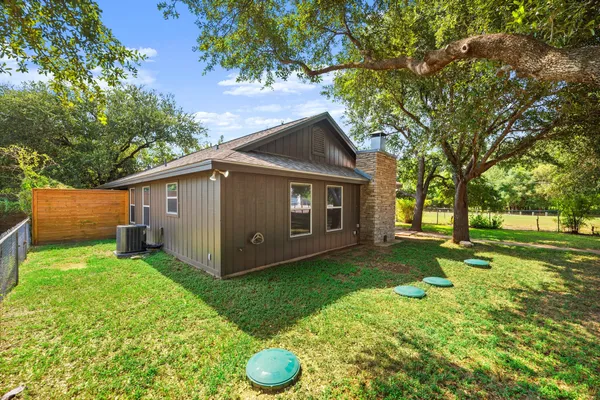 $1,800 | 1601 West Lane, Unit A, Austin, TX 78732
