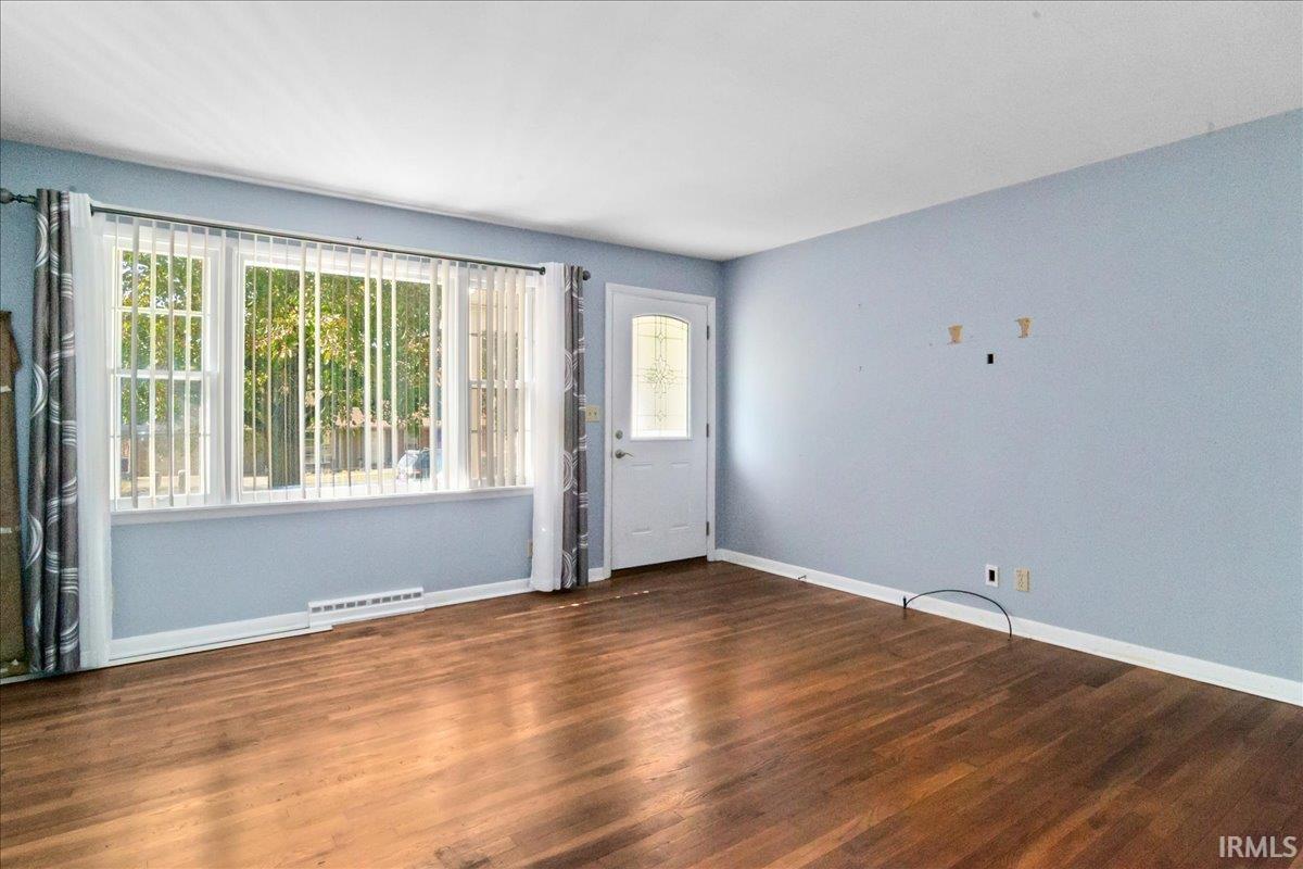 306 Harding Avenue Princeton, IN 47670 - Photo 3 of 24 Gallery Image 3