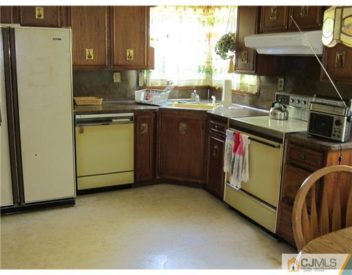 69 Sherwood Road Colonia, NJ 07067 - Photo 2 of 14