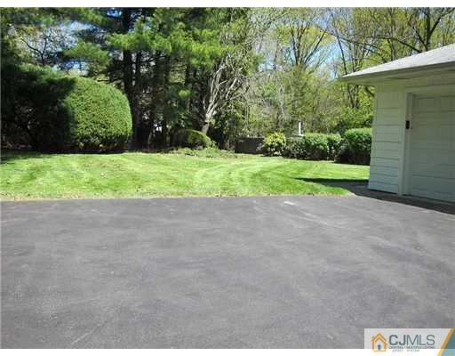 69 Sherwood Road Colonia, NJ 07067 - Photo 13 of 14