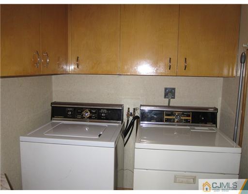 69 Sherwood Road Colonia, NJ 07067 - Photo 10 of 14