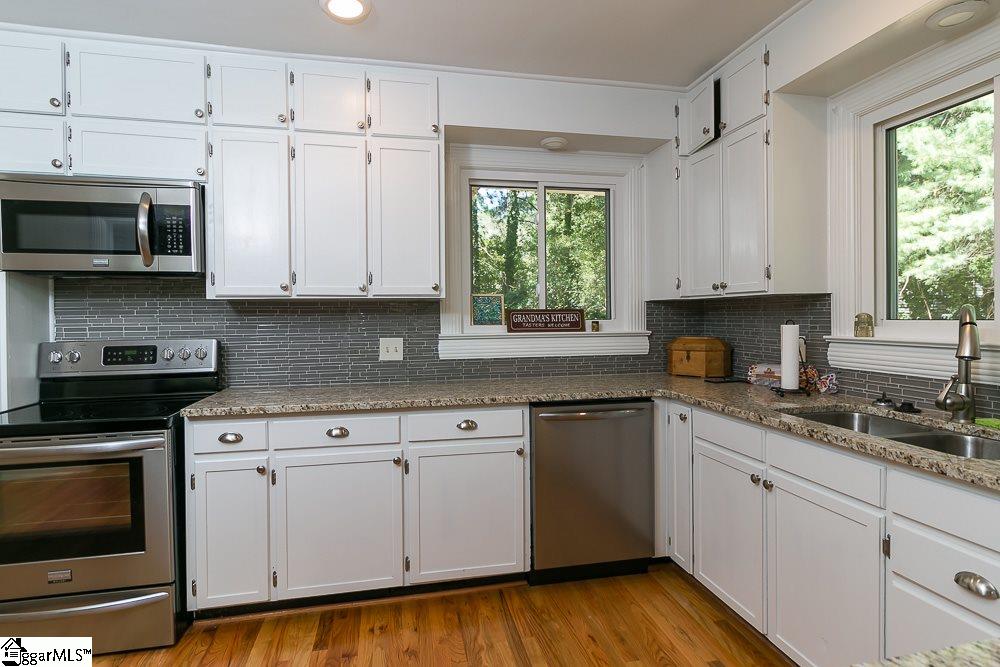 100 Meadow Road Laurens, SC 29360 - Photo 4 of 21 Gallery Image 4