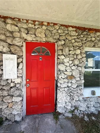 $900 | 1189 North Tamiami Trail, Unit H, North Fort Myers, FL 33903