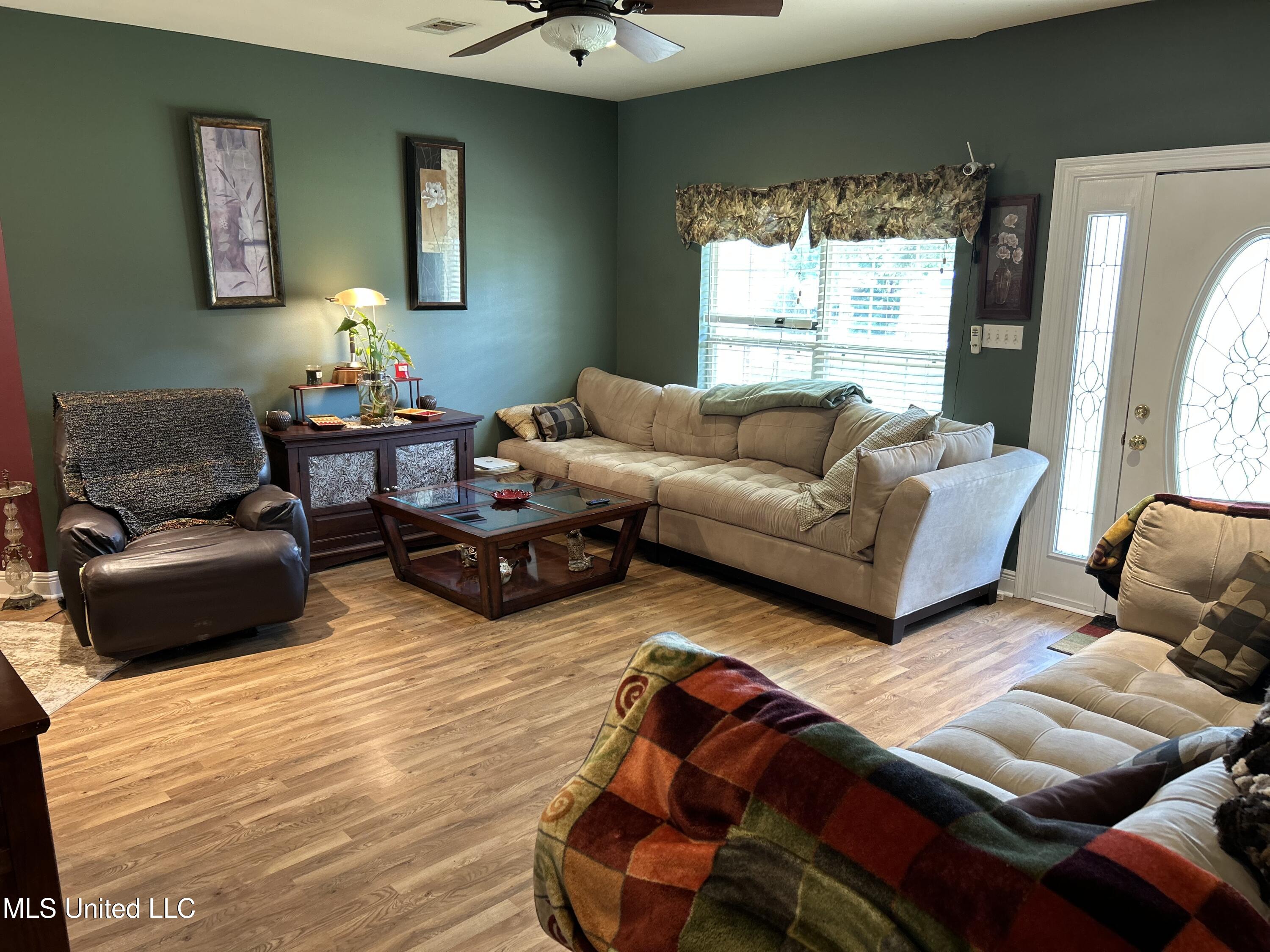 447 Russell Avenue Long Beach, MS 39560 - Photo 12 of 34 greatroom 2