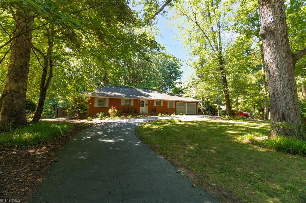 1011 Huntingdon Road Winston-Salem, NC 27104 - Photo 2 of 39