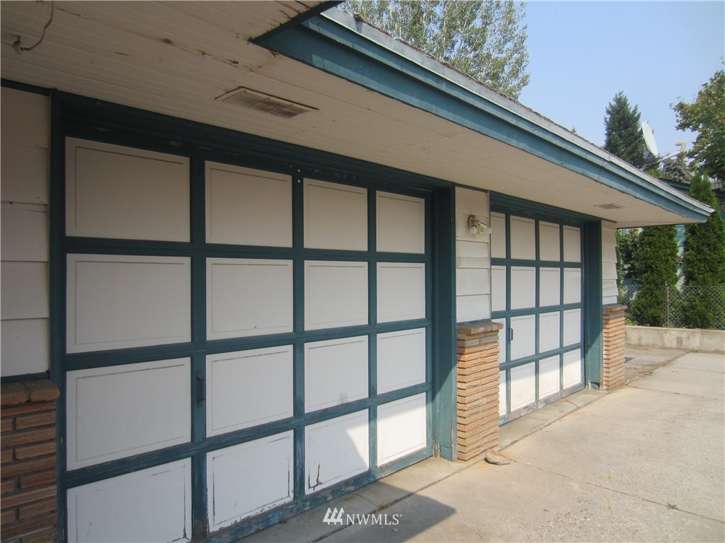 1433 Grant Road East Wenatchee, WA 98802 - Photo 3 of 19 Gallery Image 3