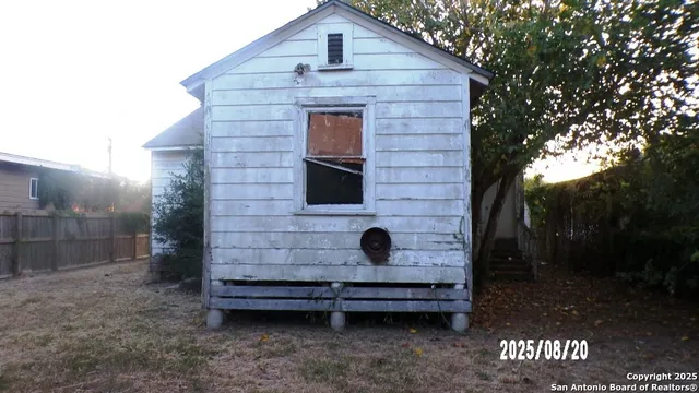 $875 | 1306 North Tyler Street, Beeville, TX 78102