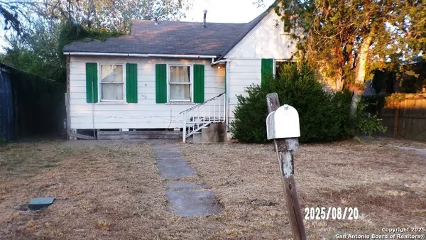 $925 | 1306 North Tyler Street, Beeville, TX 78102