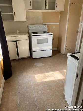 $925 | 1306 North Tyler Street, Beeville, TX 78102