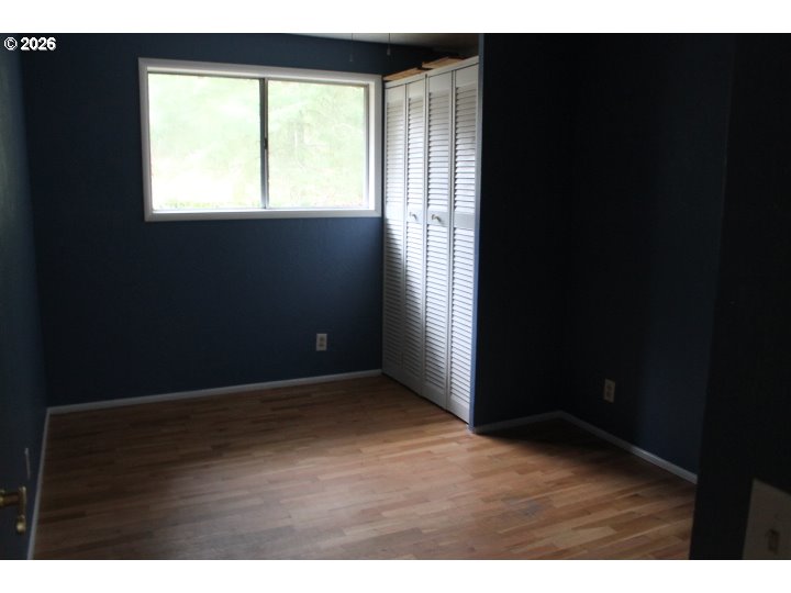 21620 Glaze Road Veneta, OR 97487 - Photo 11 of 36 a view of an empty room and window
