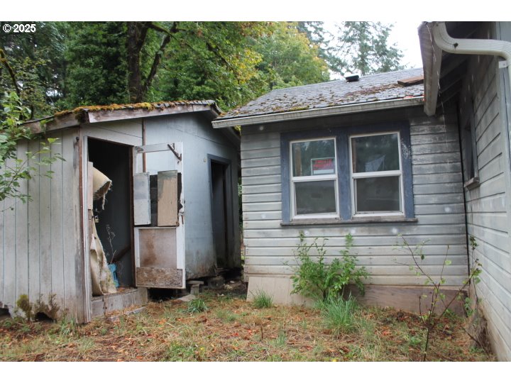 21620 Glaze Road Veneta, OR 97487 - Photo 24 of 36 a view of a stone house with a small barn