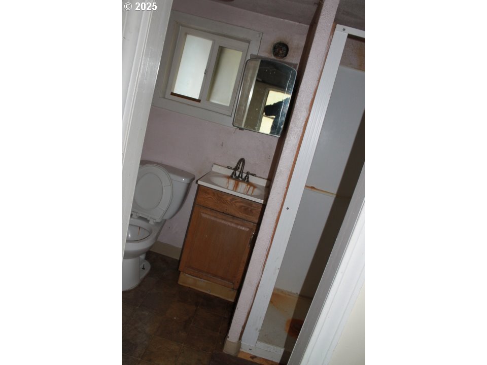 21620 Glaze Road Veneta, OR 97487 - Photo 30 of 36 a bathroom with a sink and a mirror