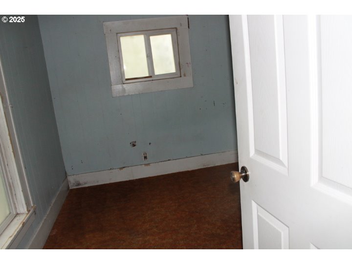 21620 Glaze Road Veneta, OR 97487 - Photo 35 of 36 a view of an empty room with a window