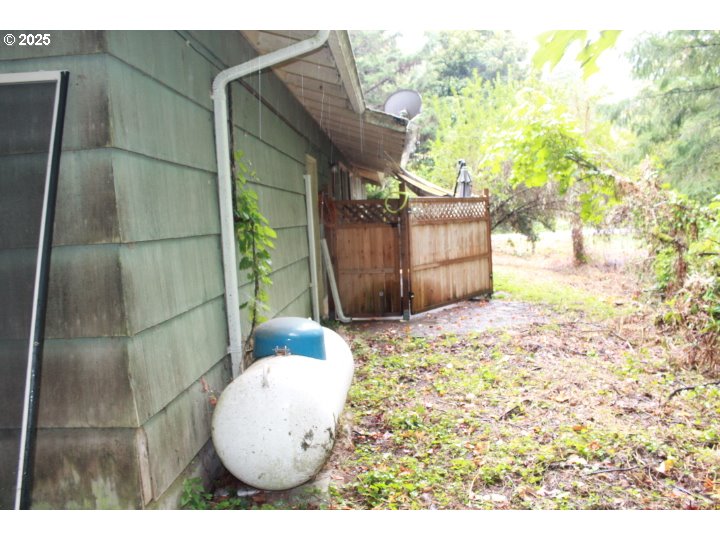 21620 Glaze Road Veneta, OR 97487 - Photo 5 of 36 a view of outdoor space and wooden floor