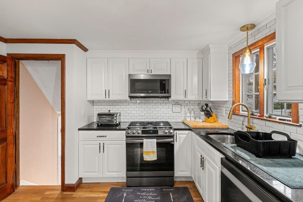 85 Chickering Road Dedham, MA 02026 - Photo 3 of 40 Gallery Image 3