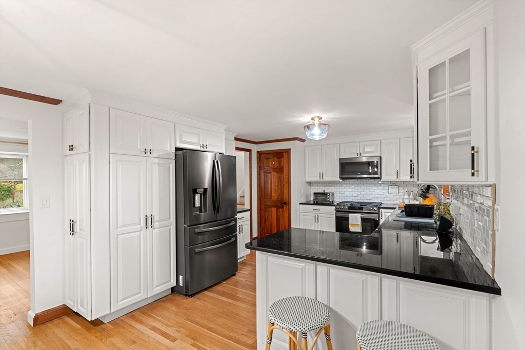 85 Chickering Road Dedham, MA 02026 - Photo 4 of 40 Gallery Image 4