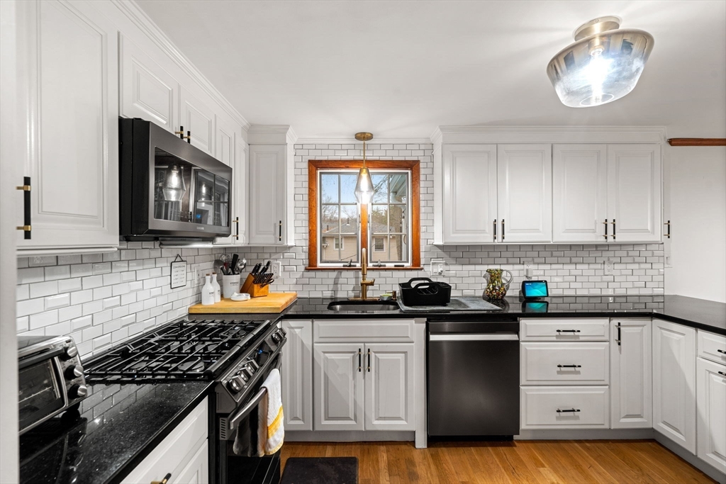 85 Chickering Road Dedham, MA 02026 - Photo 5 of 40 Gallery Image 5