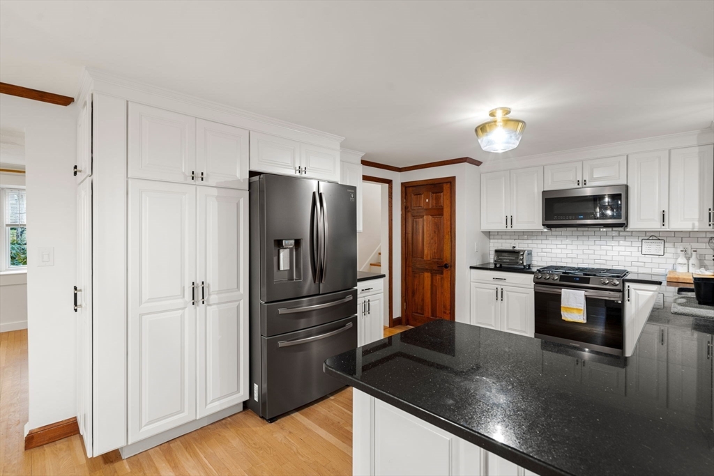 85 Chickering Road Dedham, MA 02026 - Photo 7 of 40 Gallery Image 7