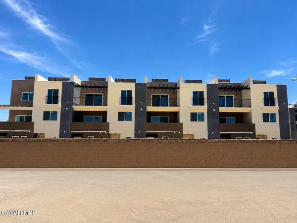 $2,500 | 38225 9th Street East, Unit 1, Palmdale, CA 93550
