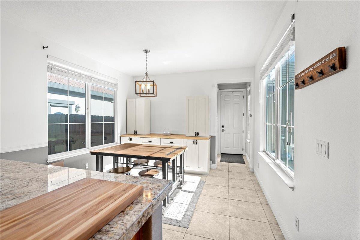 9168 Sipler Way Elk Grove, CA 95758 - Photo 26 of 35 a room with a table and chairs