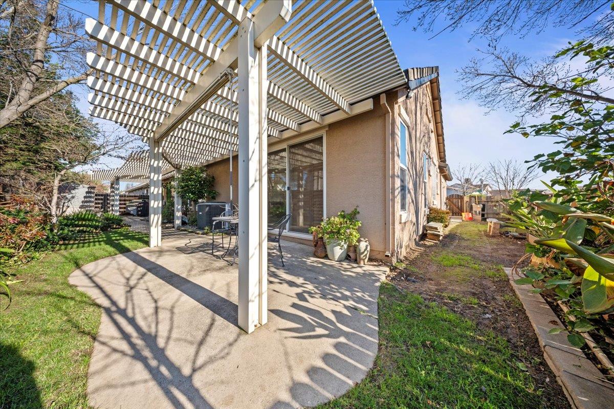 9168 Sipler Way Elk Grove, CA 95758 - Photo 30 of 35